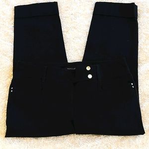 Darling White house black market Blk capris sz 10